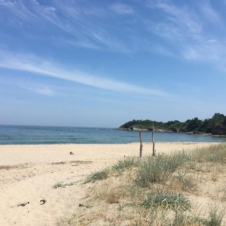 Sea Caravan On The Beach Китен Екстериор снимка