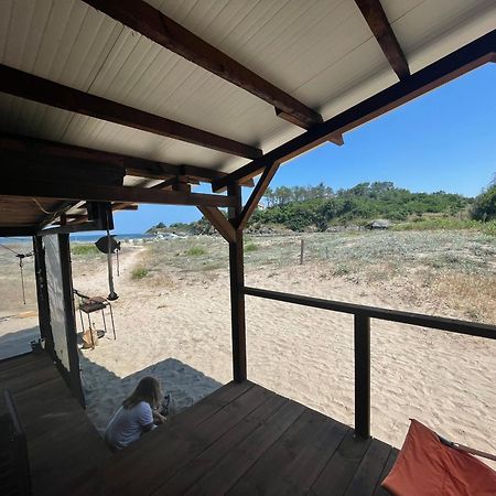 Sea Caravan On The Beach Китен Екстериор снимка