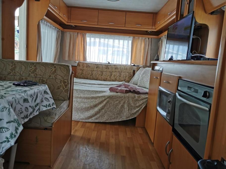 Sea Caravan On The Beach Китен Екстериор снимка