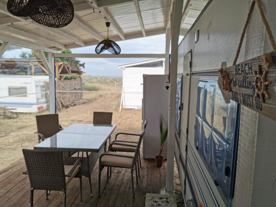 Sea Caravan On The Beach Китен Екстериор снимка