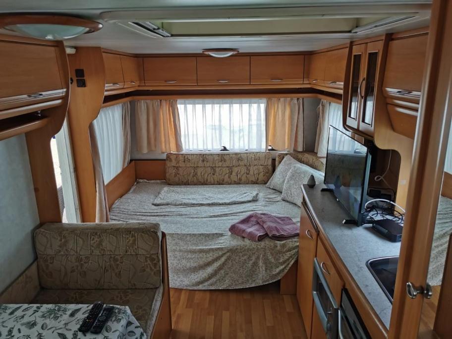 Sea Caravan On The Beach Китен Екстериор снимка