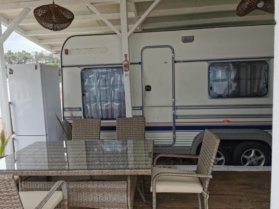 Sea Caravan On The Beach Китен Екстериор снимка