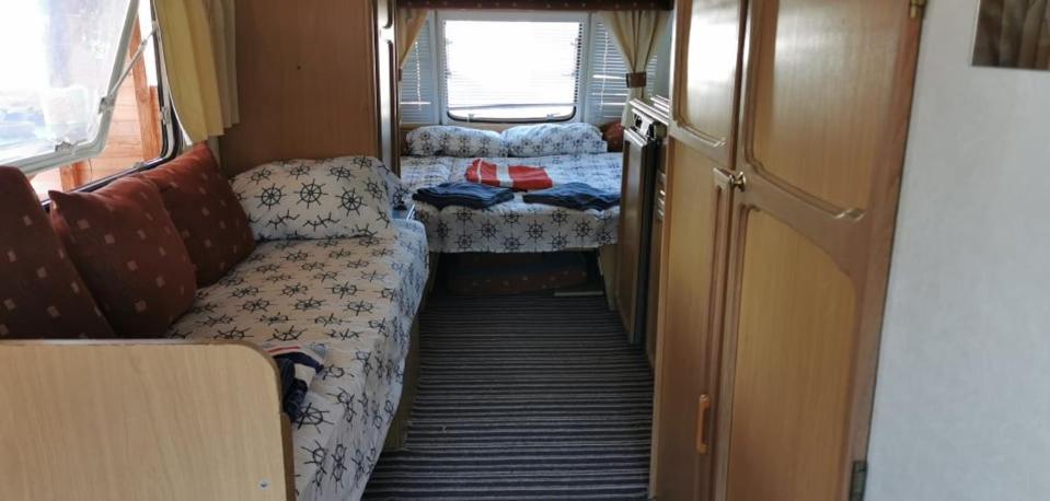 Sea Caravan On The Beach Китен Екстериор снимка