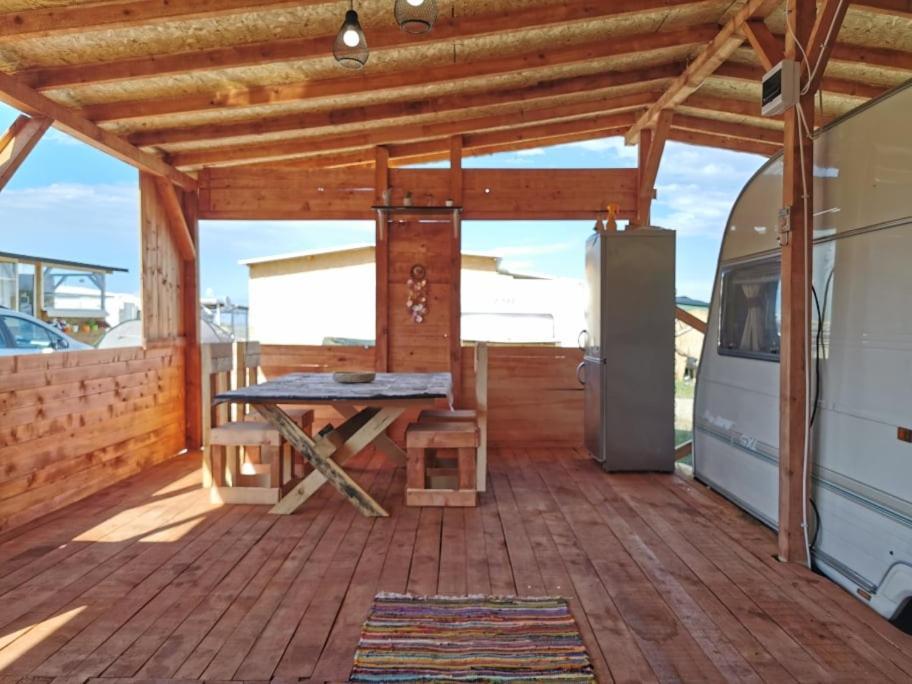 Sea Caravan On The Beach Китен Екстериор снимка