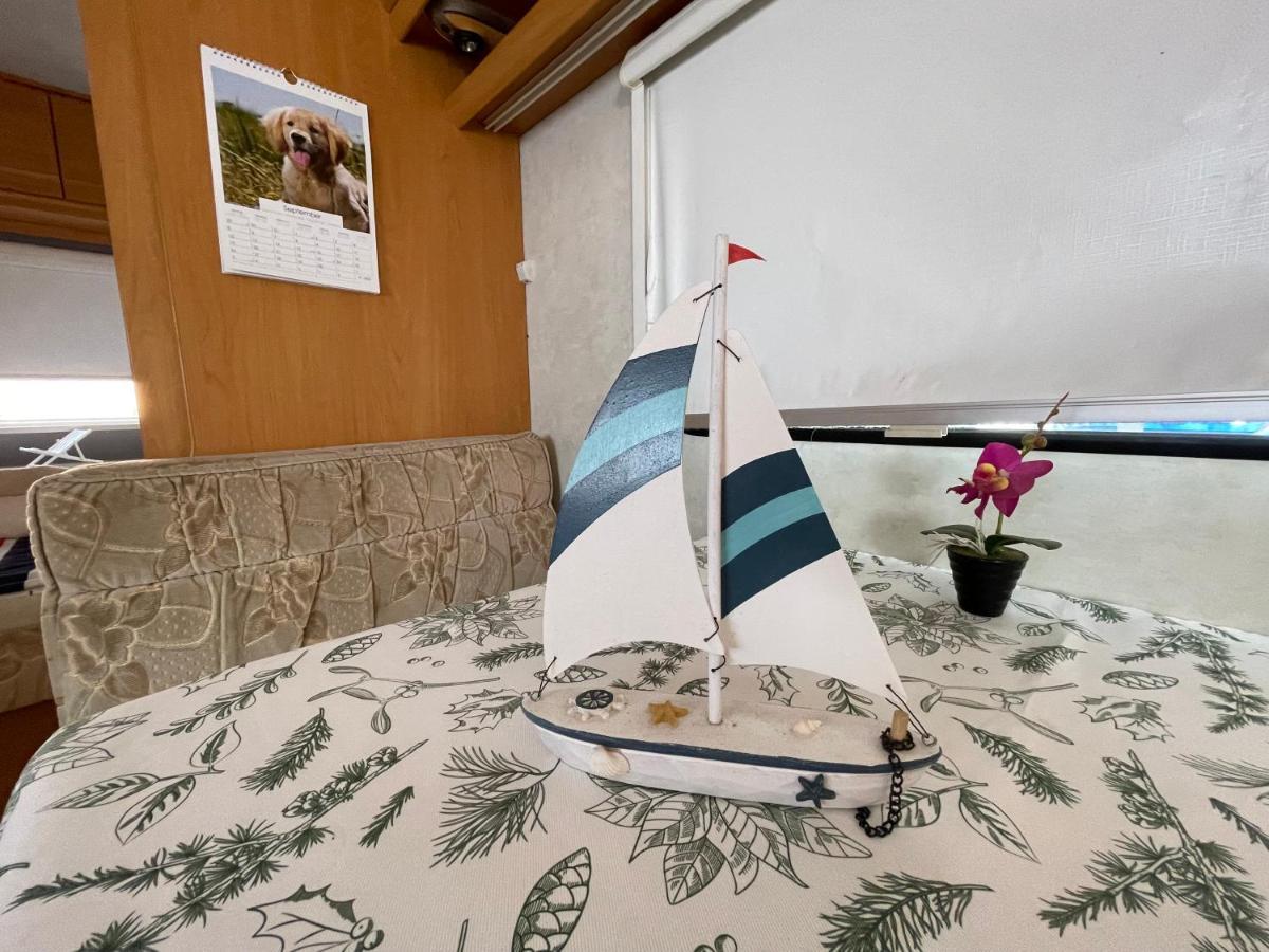 Sea Caravan On The Beach Китен Екстериор снимка