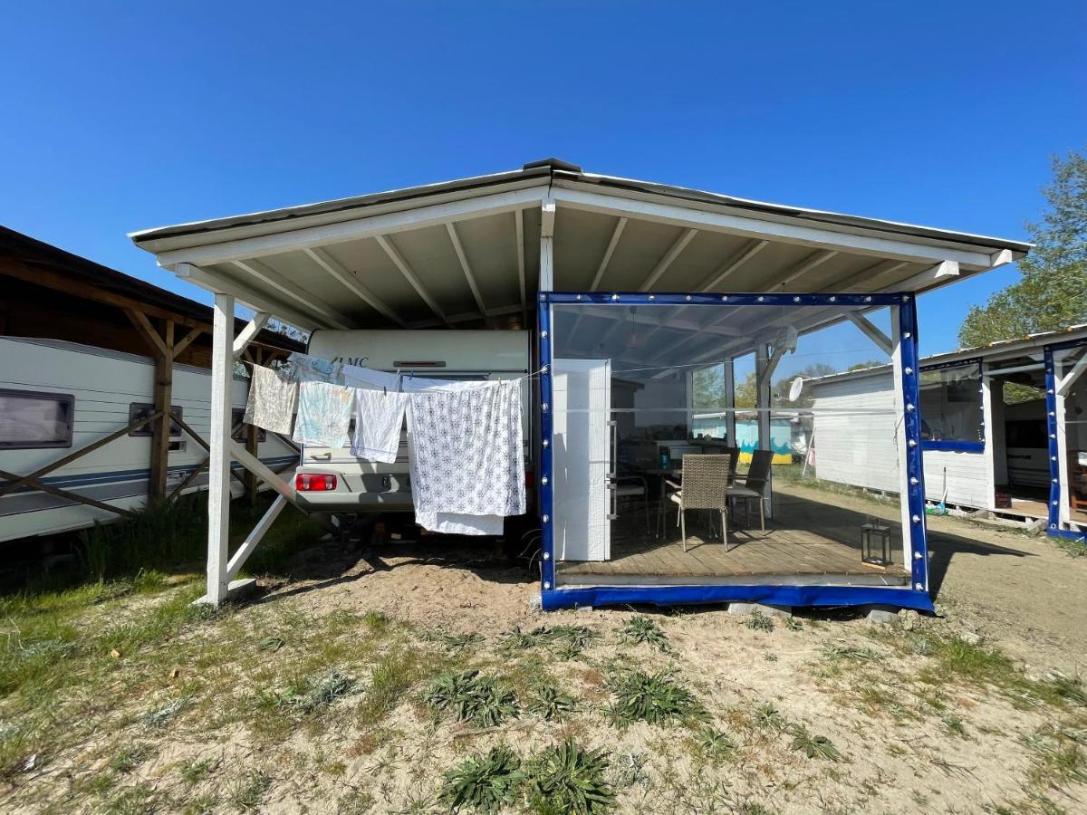 Sea Caravan On The Beach Китен Екстериор снимка