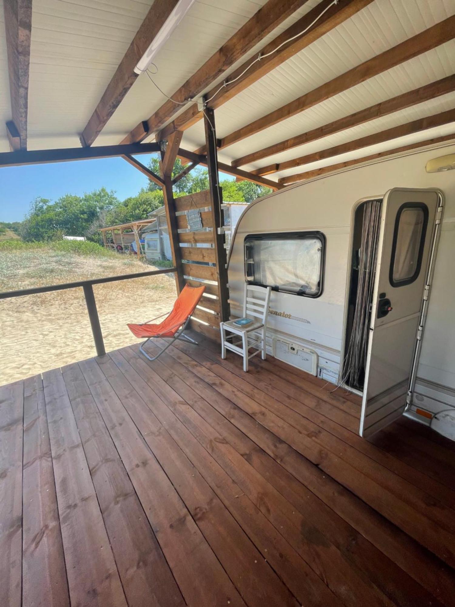 Sea Caravan On The Beach Китен Екстериор снимка