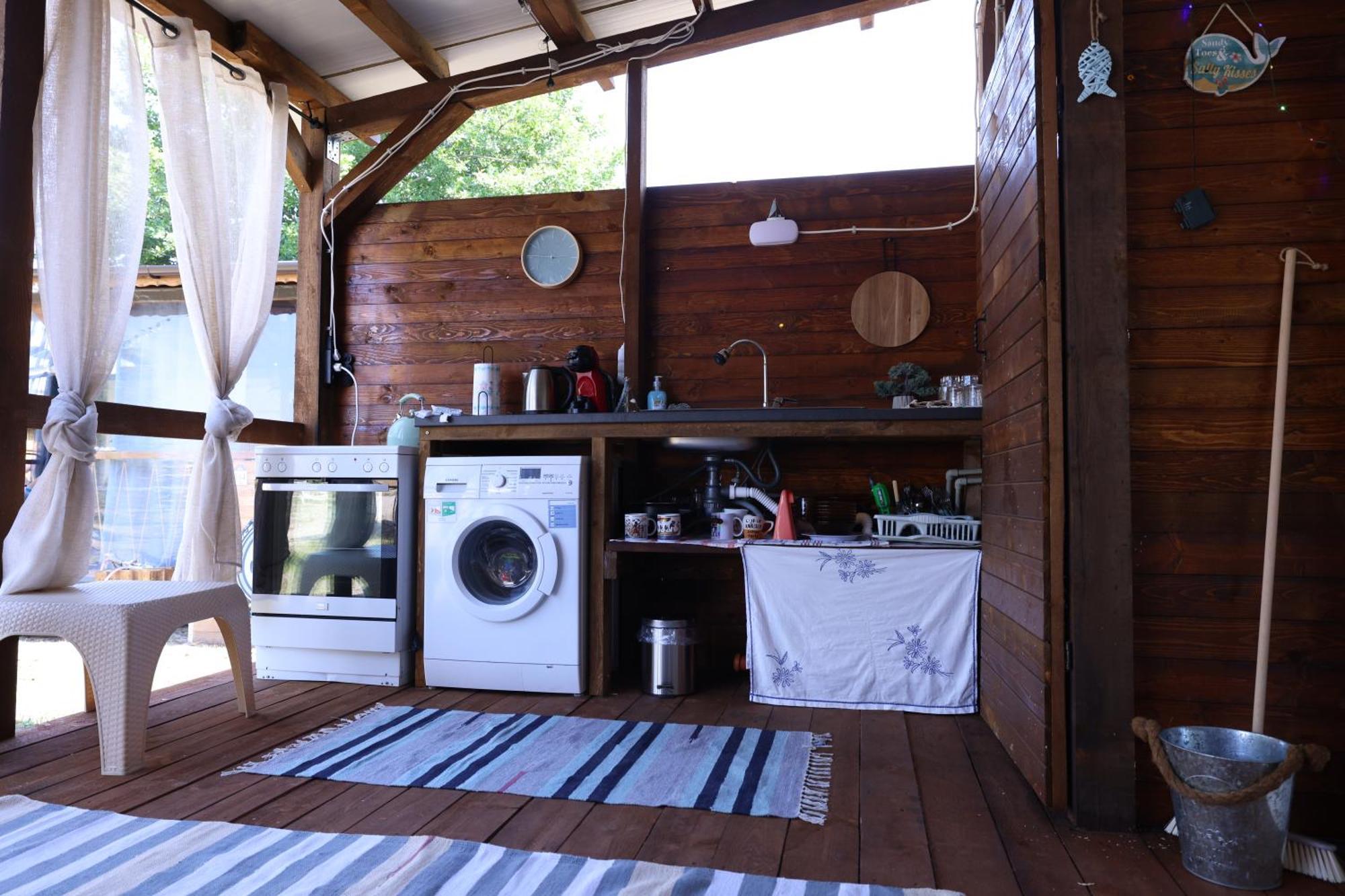 Sea Caravan On The Beach Китен Екстериор снимка
