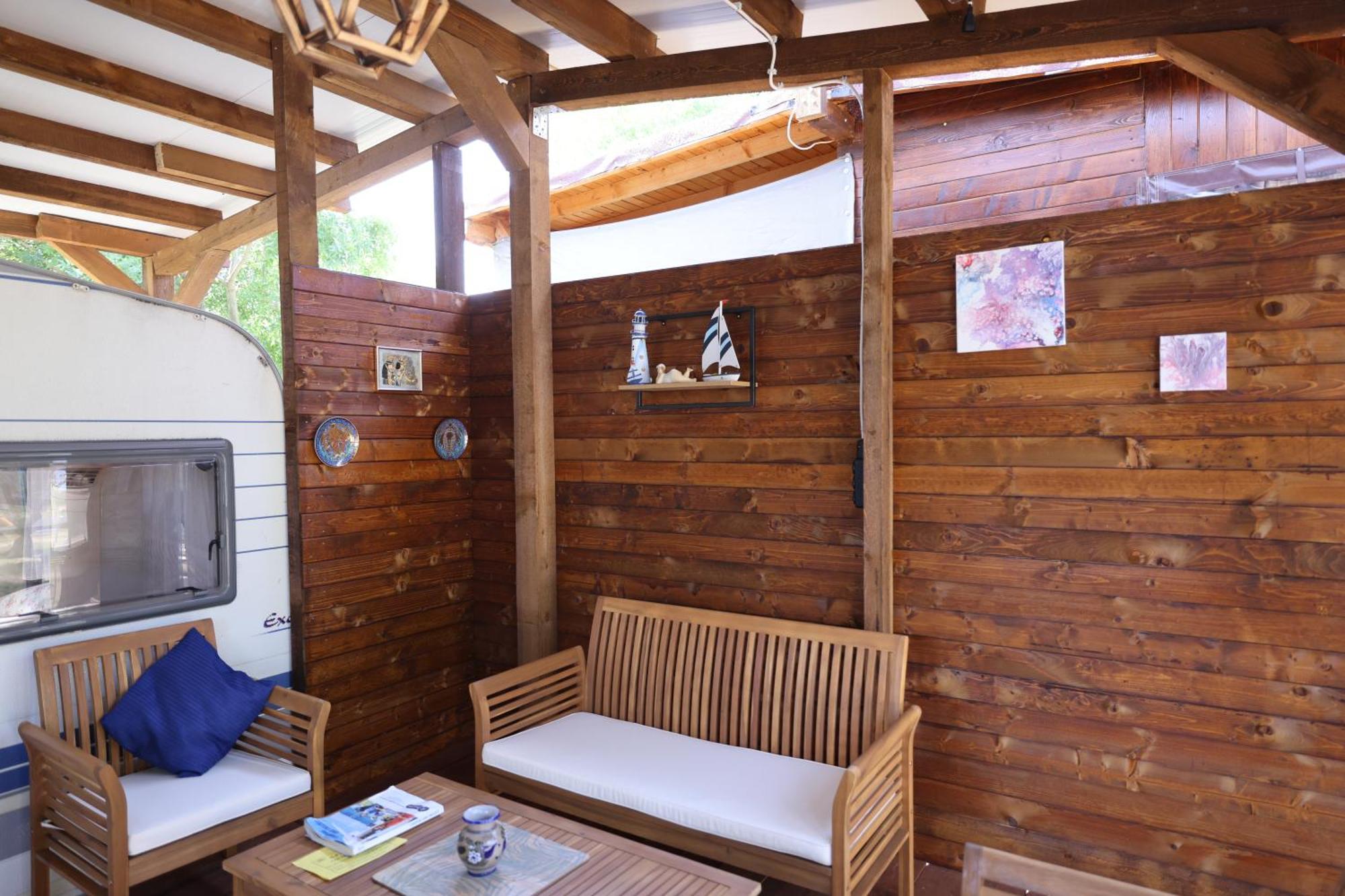 Sea Caravan On The Beach Китен Екстериор снимка