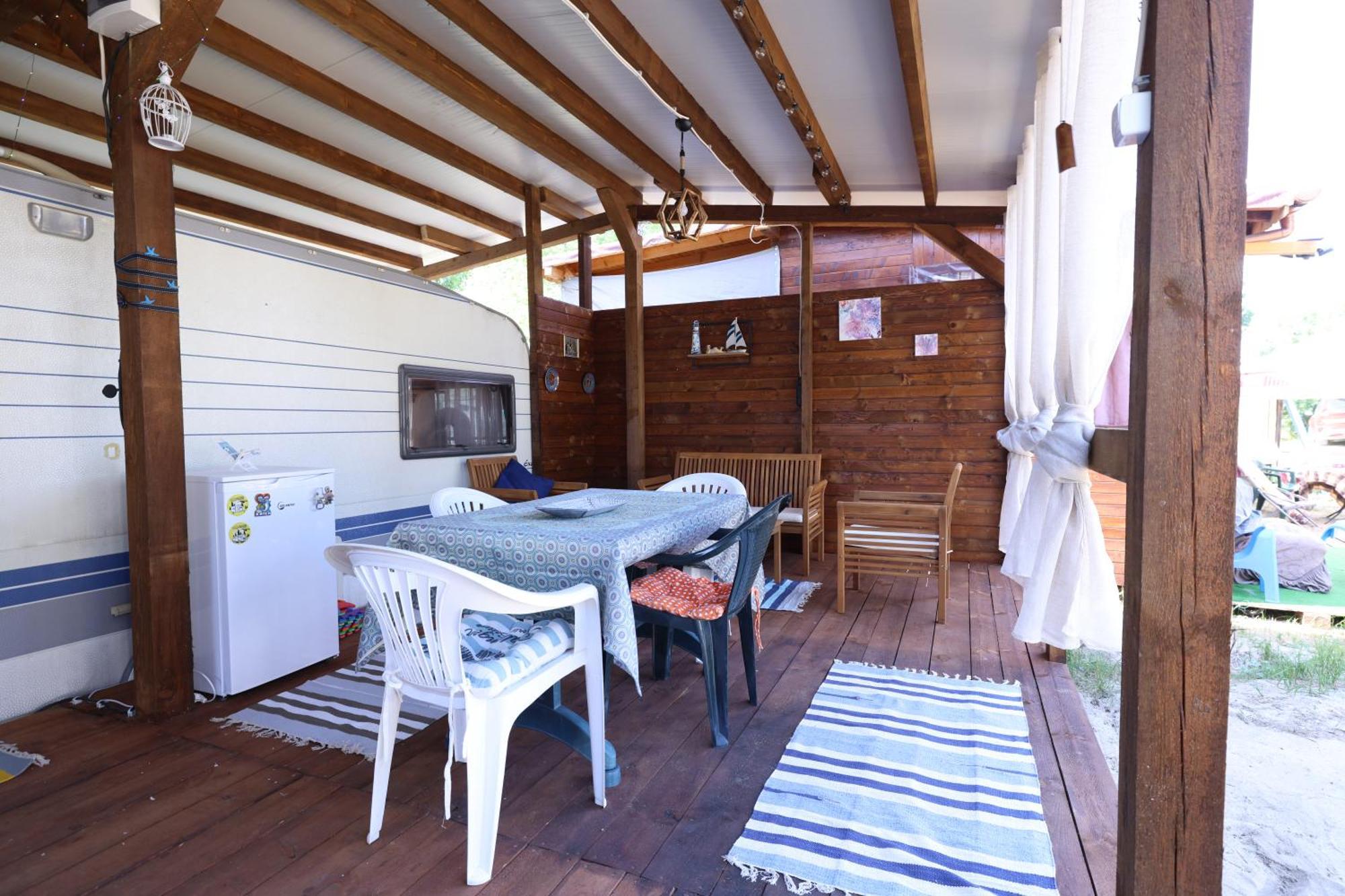 Sea Caravan On The Beach Китен Екстериор снимка