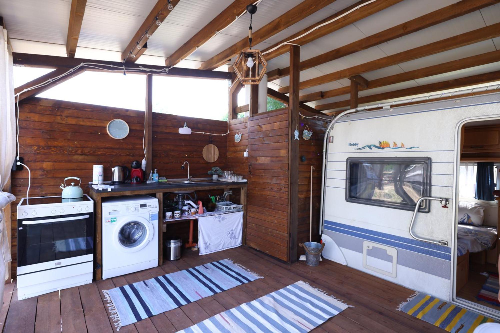 Sea Caravan On The Beach Китен Екстериор снимка