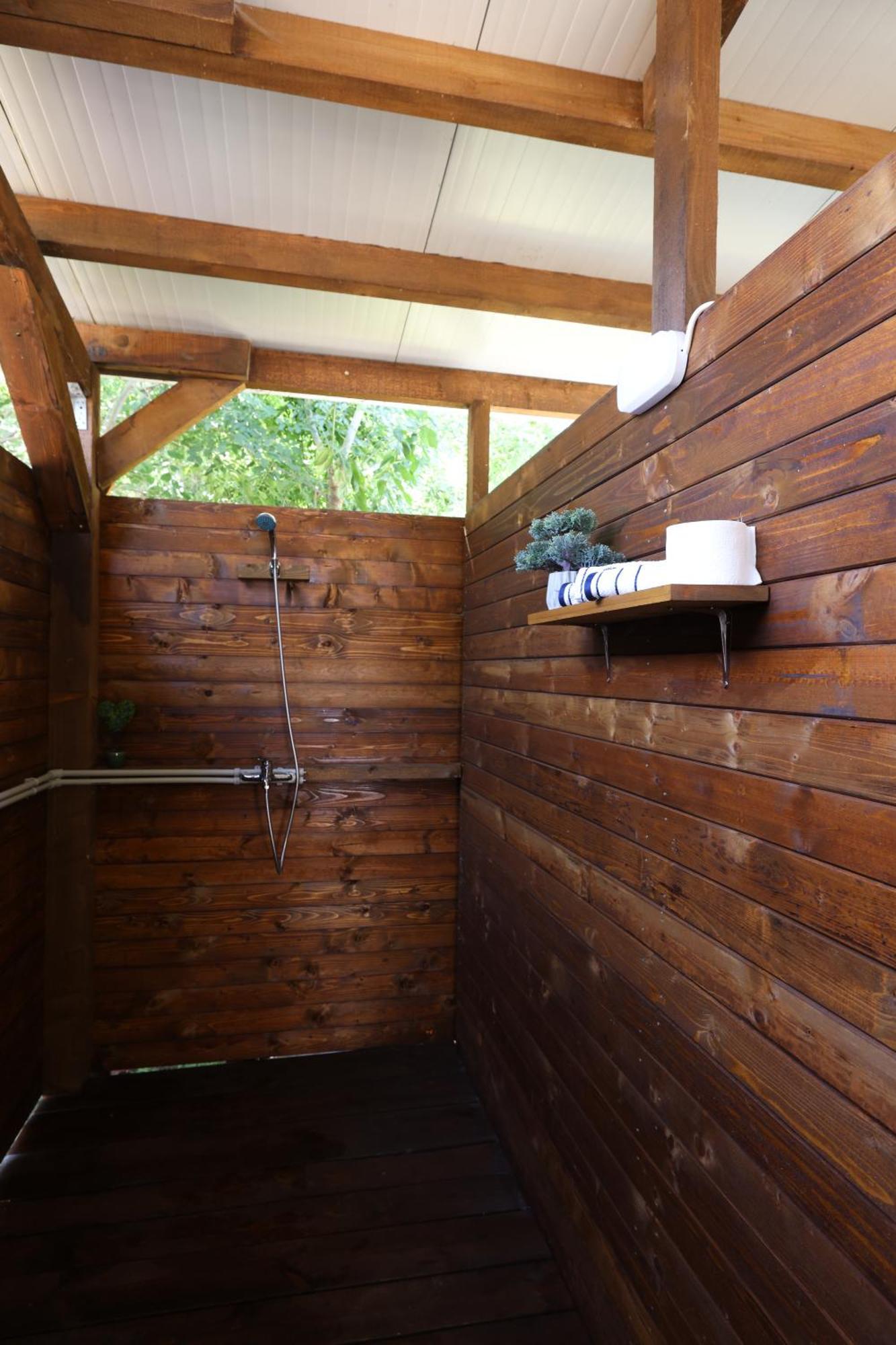Sea Caravan On The Beach Китен Екстериор снимка