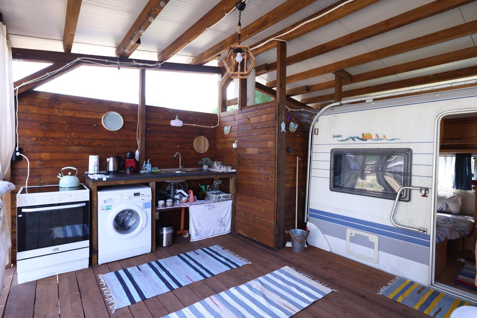 Sea Caravan On The Beach Китен Екстериор снимка