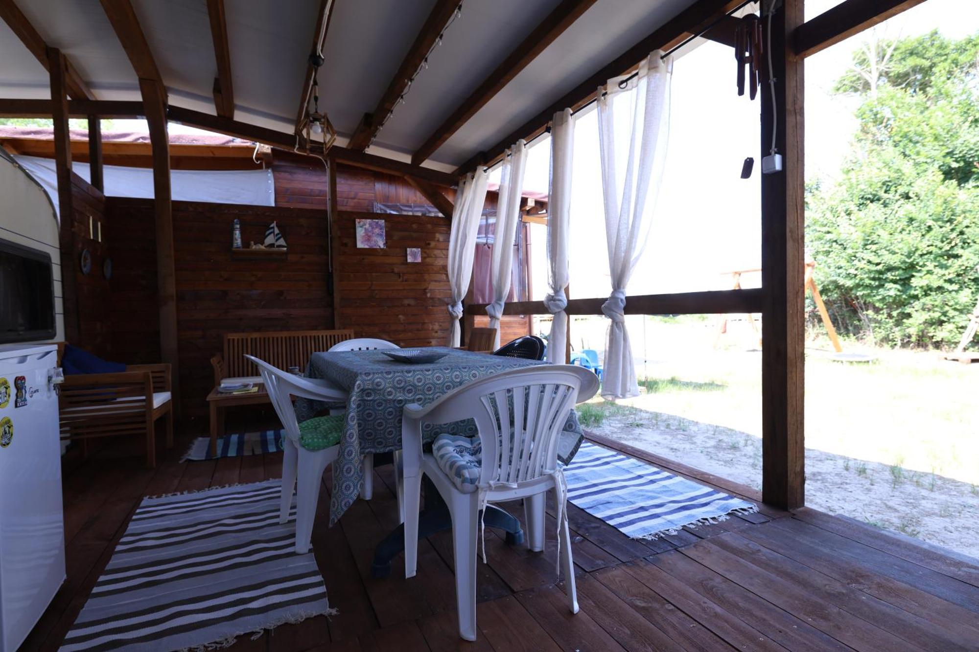 Sea Caravan On The Beach Китен Екстериор снимка