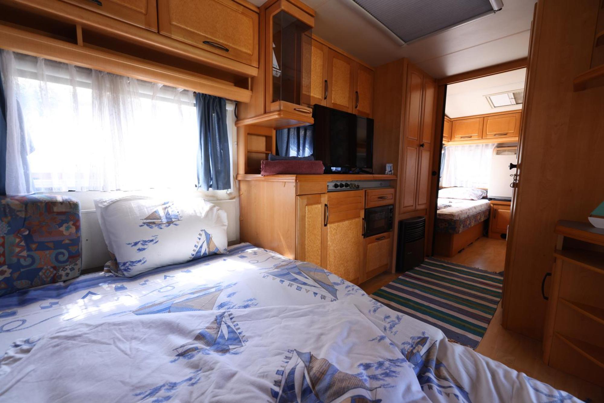 Sea Caravan On The Beach Китен Екстериор снимка