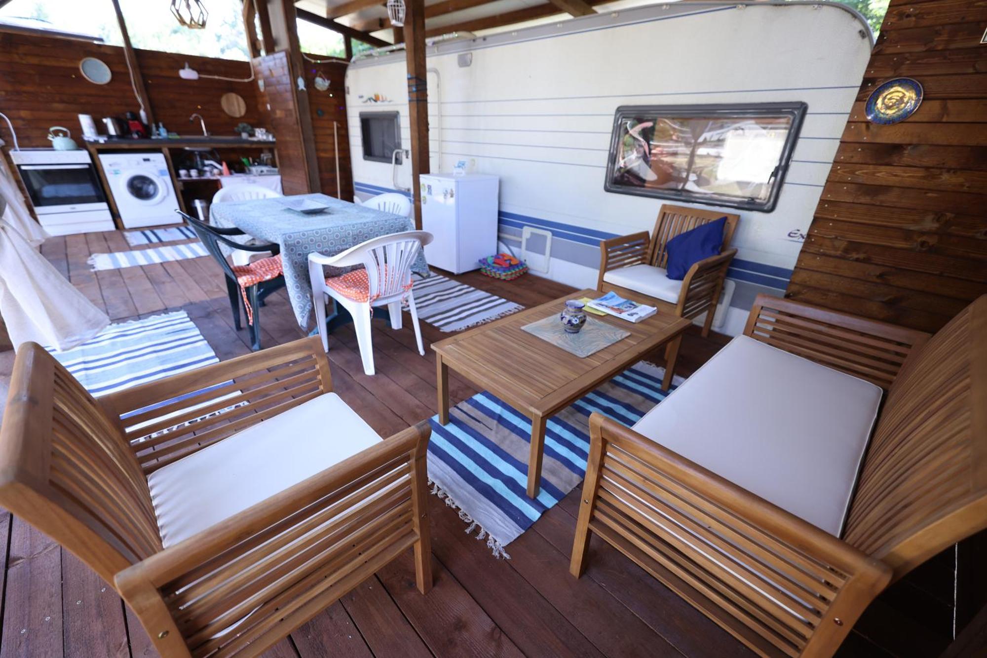 Sea Caravan On The Beach Китен Екстериор снимка