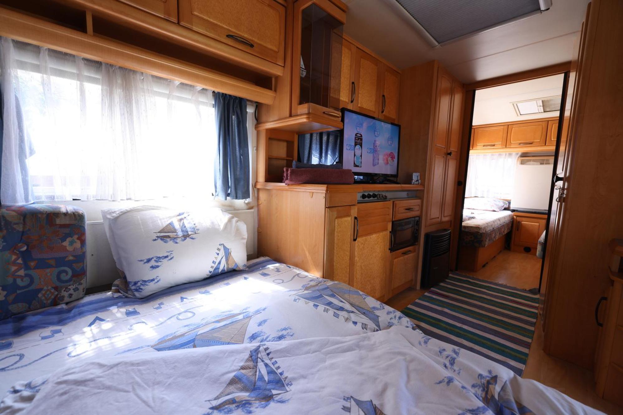 Sea Caravan On The Beach Китен Екстериор снимка